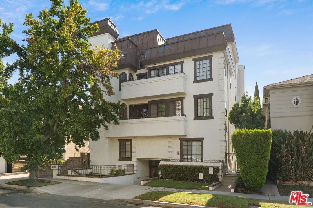 2 bd, 2 ba Condo in Los Angeles, CA — $4,200/mo — photo 2