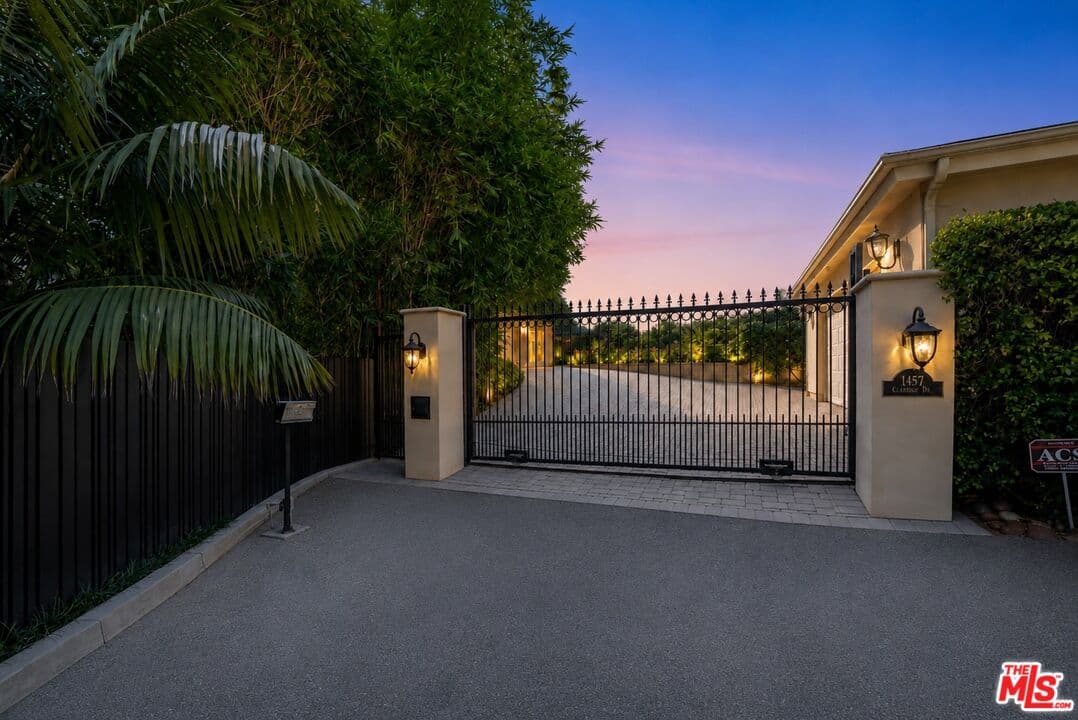 3 bd, 3 ba House in Beverly Hills, CA — $16,750/mo — photo 2