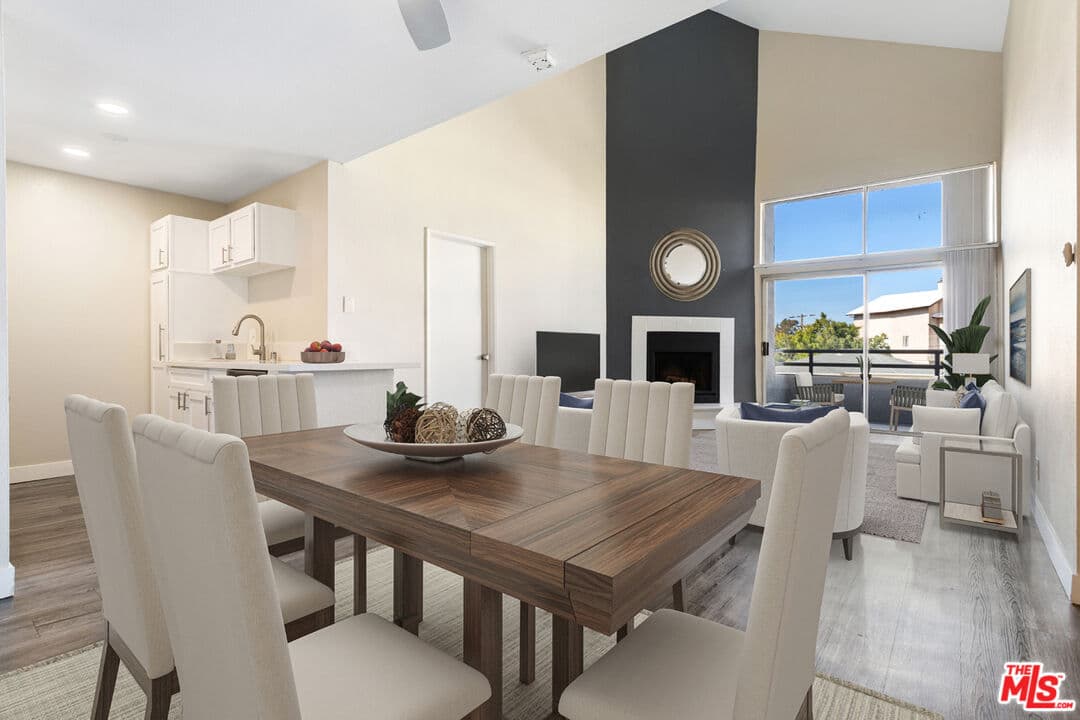 2 bd, 2 ba Apartment in Los Angeles, CA — $3,880/mo — photo 2