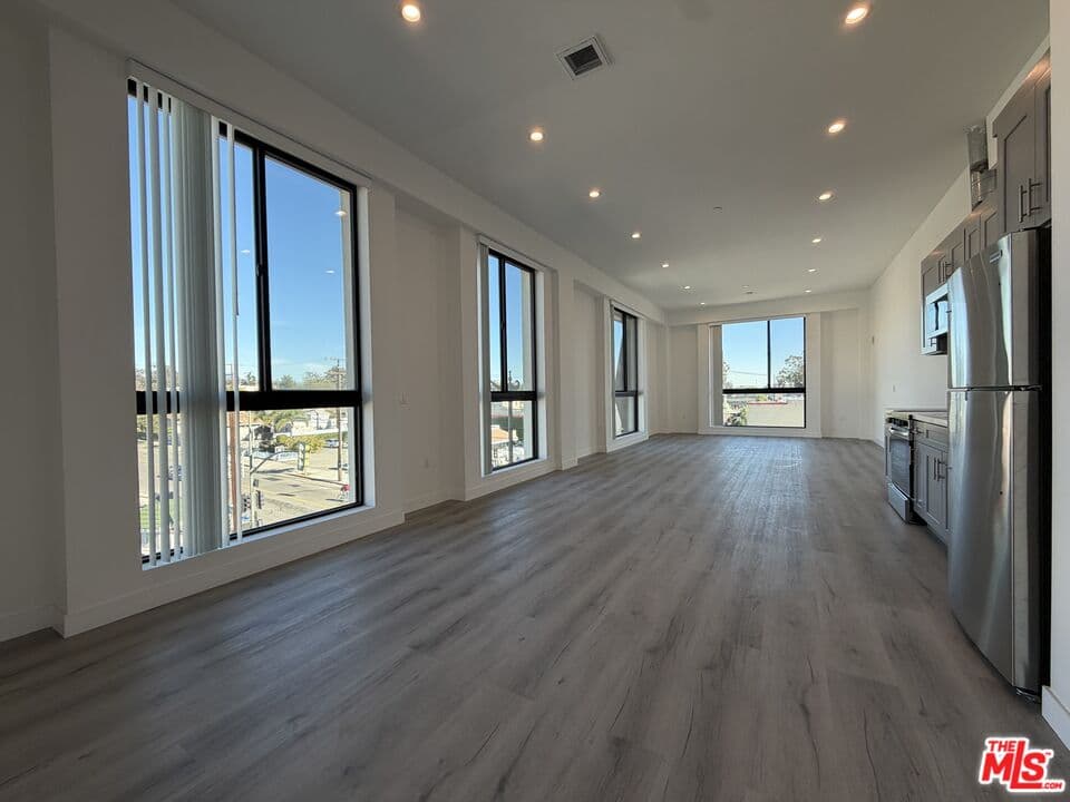 Studio, 1 ba Apartment in Los Angeles, CA — $2,050/mo — photo 1
