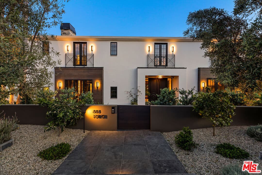 4 bd, 7 ba House in Pacific Palisades, CA — $57,500/mo — photo 1