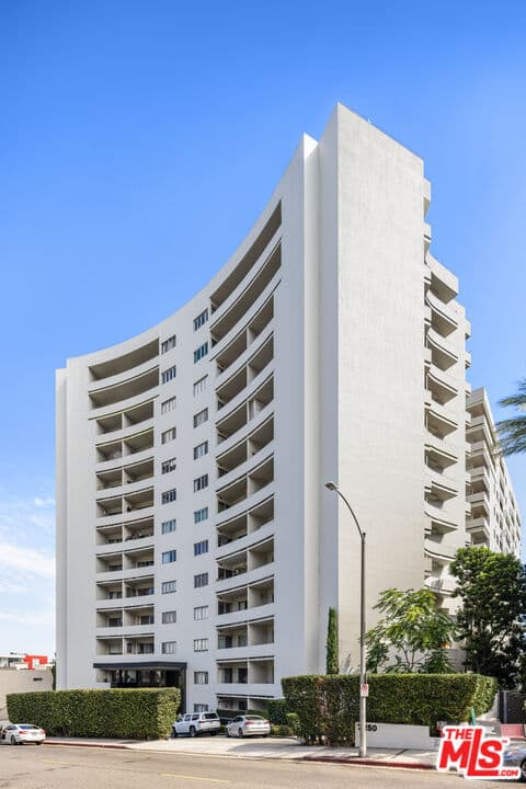 2 bd, 2 ba Condo in Los Angeles, CA — $6,000/mo — photo 1