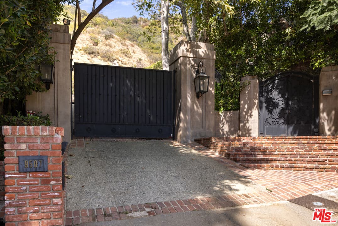 5 bd, 7 ba House in Los Angeles, CA — $50,000/mo — photo 2
