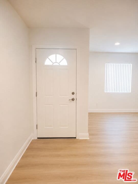 5 bd, 3 ba Townhouse in Los Angeles, CA — $3,800/mo — photo 2