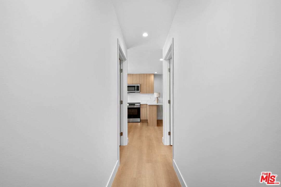 1 bd, 1 ba Townhouse in Santa Monica, CA — $3,085/mo — photo 2