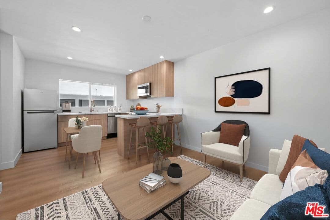 1 bd, 1 ba Townhouse in Santa Monica, CA — $3,085/mo — photo 1