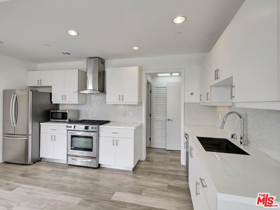1 bd, 2 ba Apartment in Los Angeles, CA — $3,495/mo — photo 2