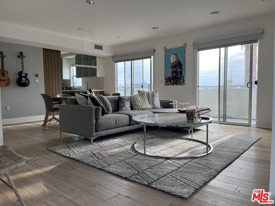 3 bd, 2 ba Condo in Los Angeles, CA — $6,000/mo — photo 2