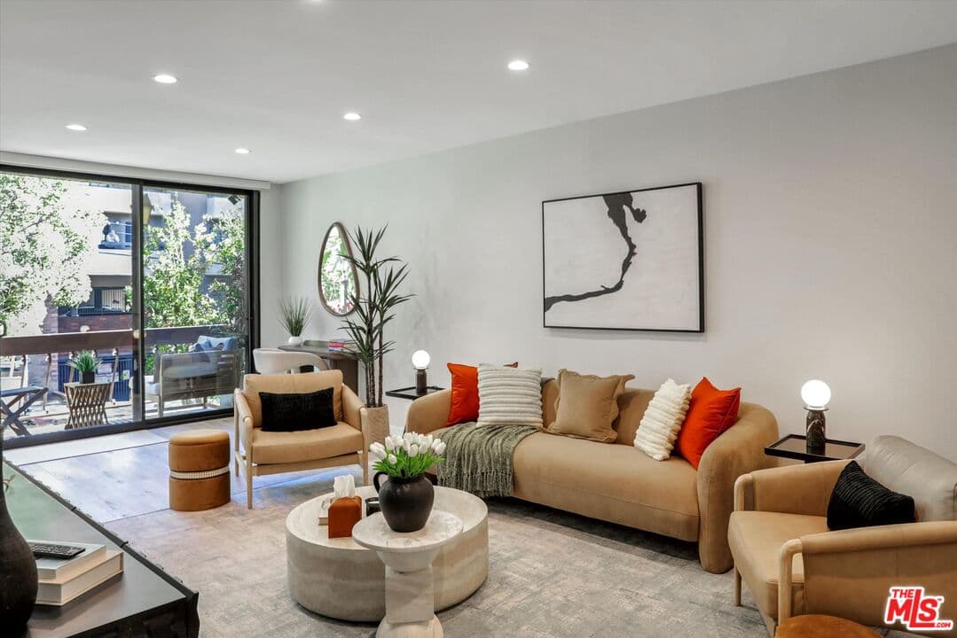 1 bd, 1 ba Condo in Los Angeles, CA — $5,000/mo — photo 1