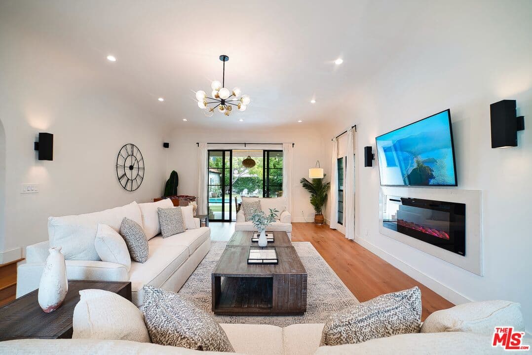 6 bd, 6 ba House in Los Angeles, CA — $17,000/mo — photo 2