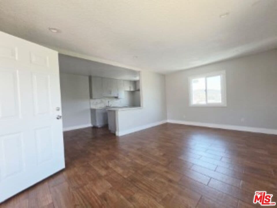 2 bd, 1 ba Apartment in Los Angeles, CA — $2,200/mo — photo 2