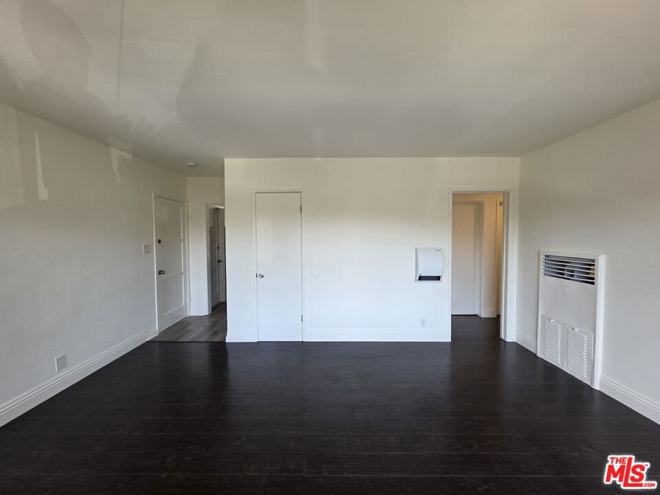 3 bd, 1 ba Apartment in Long Beach, CA — $3,100/mo — photo 2