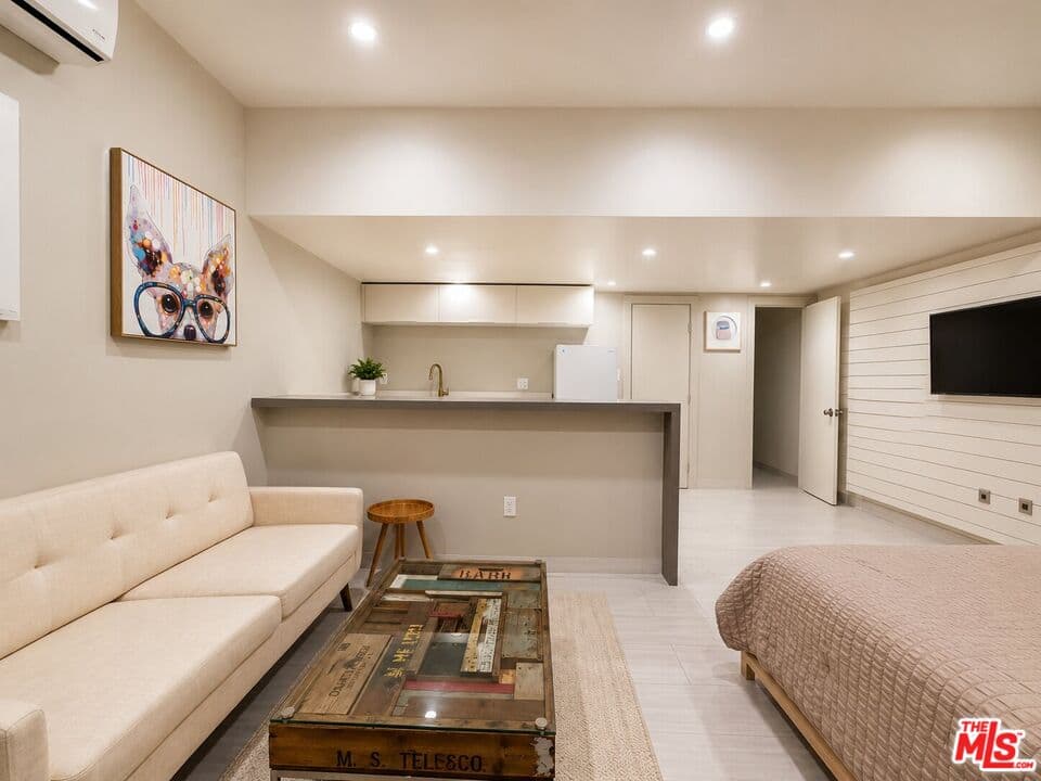 Studio, 1 ba Apartment in West Hollywood, CA — $1,795/mo — photo 1