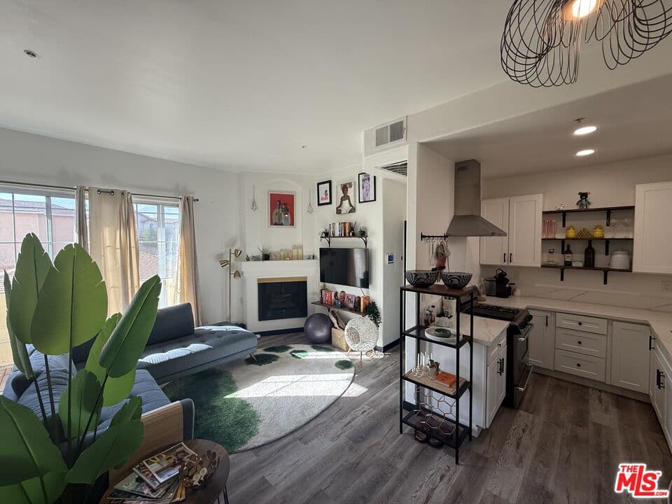 1 bd, 1 ba Condo in Los Angeles, CA — $2,500/mo — photo 1