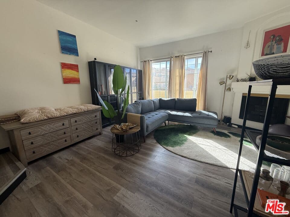 1 bd, 1 ba Condo in Los Angeles, CA — $2,500/mo — photo 2