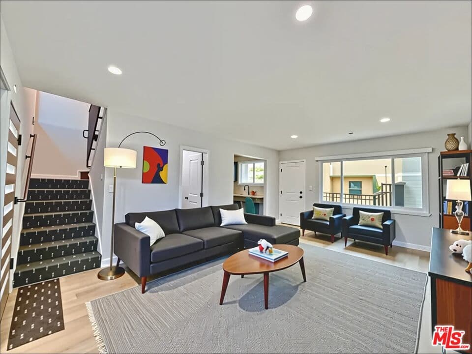 2 bd, 3 ba Townhouse in Los Angeles, CA — $4,845/mo — photo 2