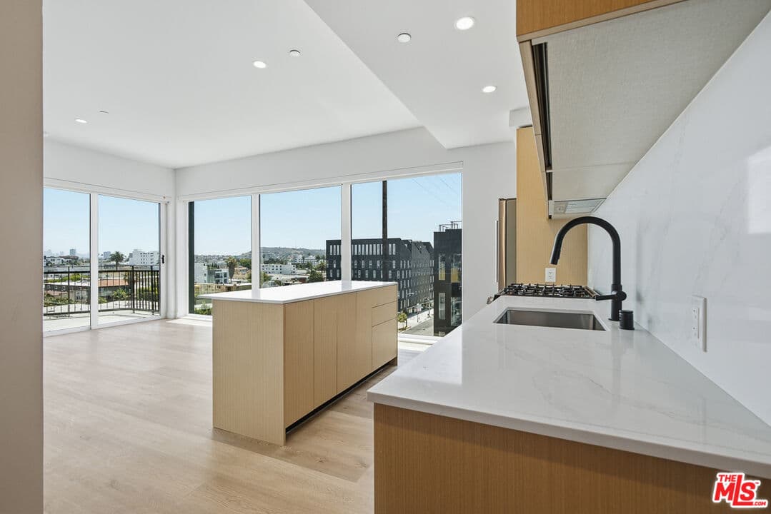1 bd, 1 ba Apartment in Los Angeles, CA — $4,395/mo — photo 1