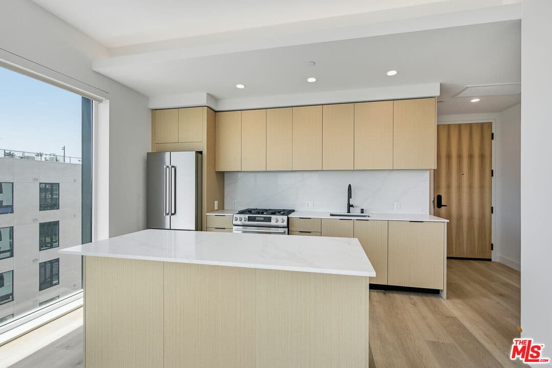 1 bd, 1 ba Apartment in Los Angeles, CA — $4,395/mo — photo 2