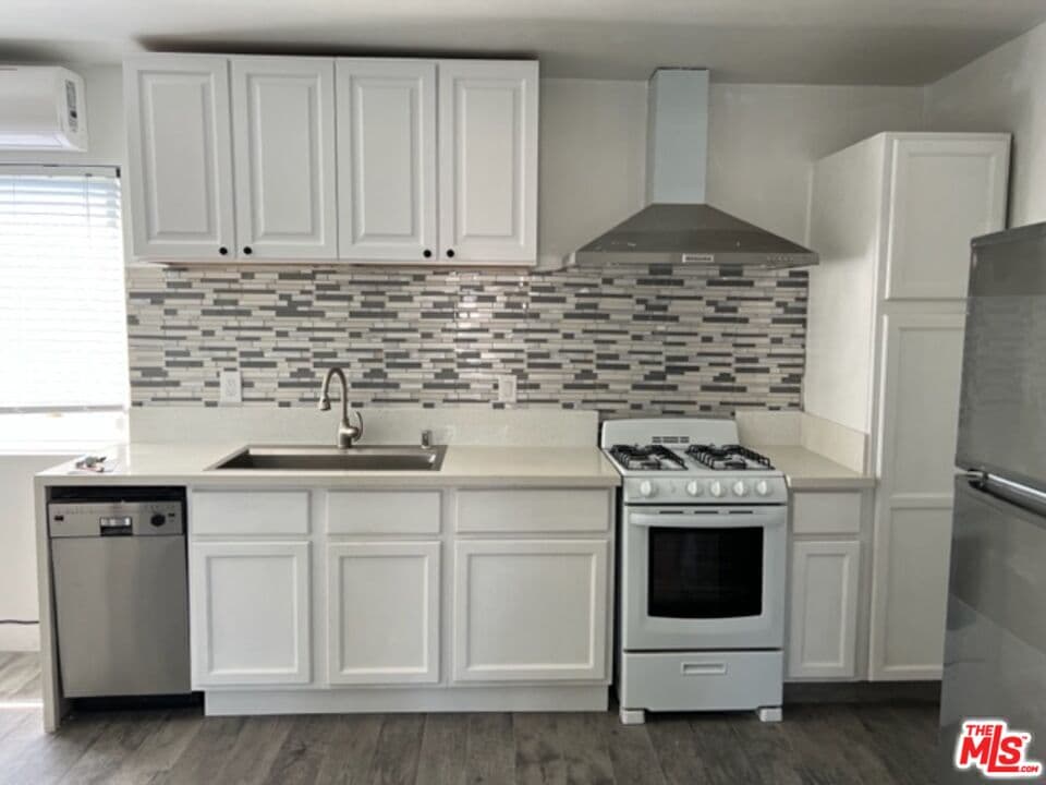 2 bd, 1 ba Townhouse in Los Angeles, CA — $2,600/mo — photo 1