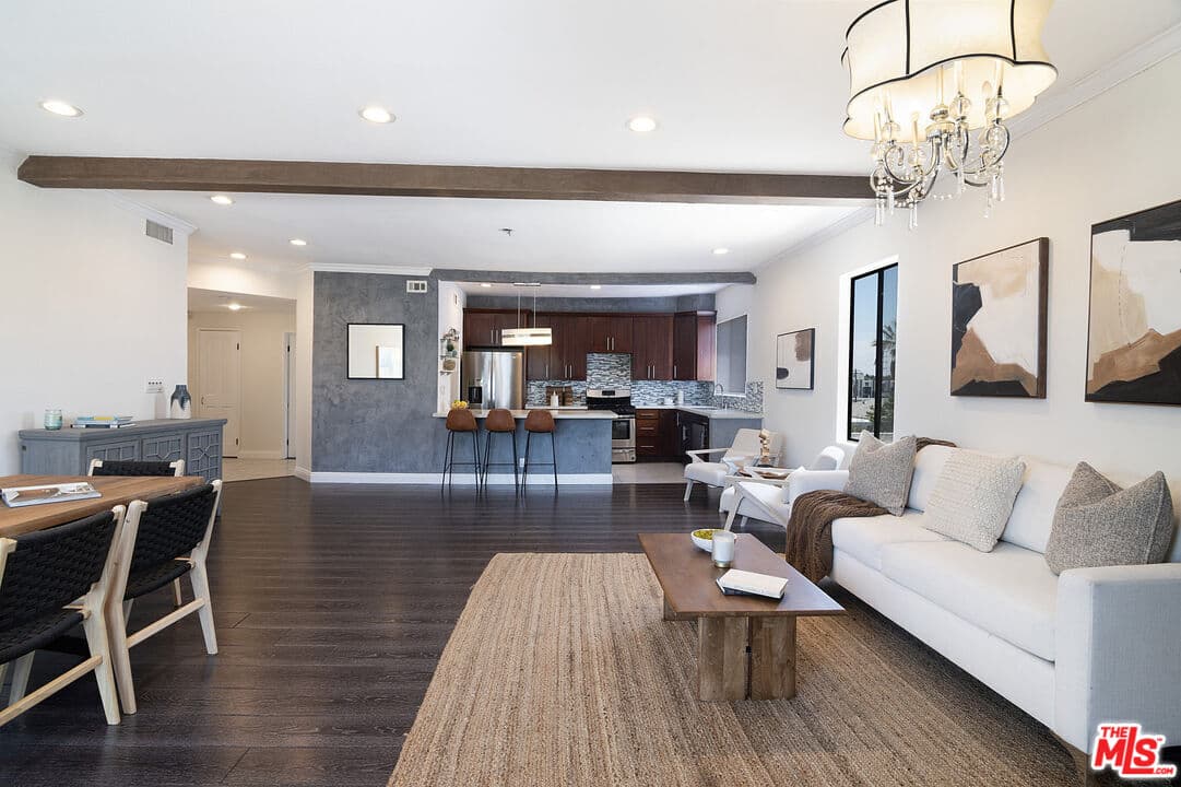 2 bd, 2 ba Condo in Los Angeles, CA — $4,395/mo — photo 1