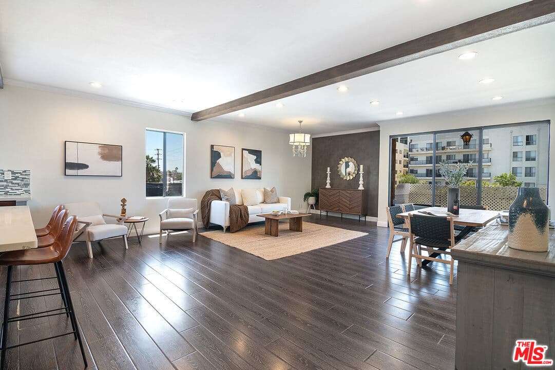 2 bd, 2 ba Condo in Los Angeles, CA — $4,395/mo — photo 2