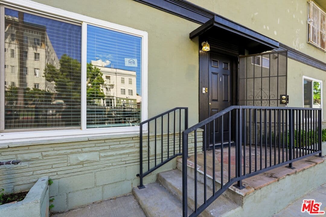 2 bd, 2 ba Apartment in Los Angeles, CA — $2,595/mo — photo 1