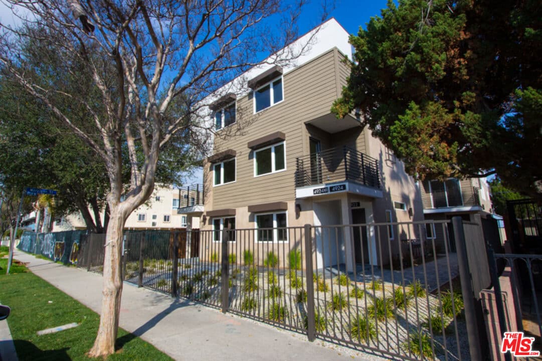 3 bd, 3 ba Apartment in Valley Village, CA — $4,299/mo — photo 2