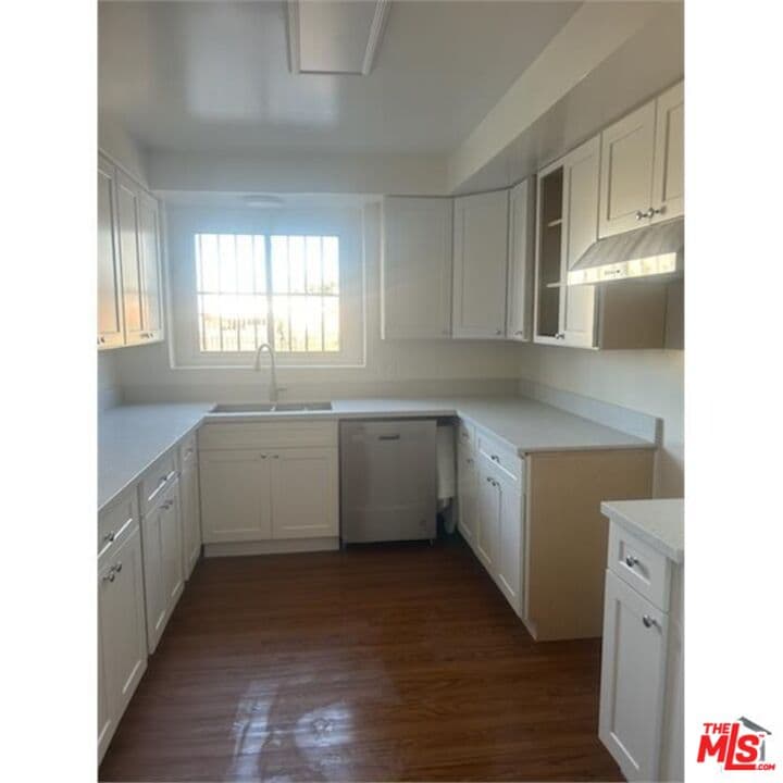 3 bd, 1 ba Townhouse in Los Angeles, CA — $2,695/mo — photo 2