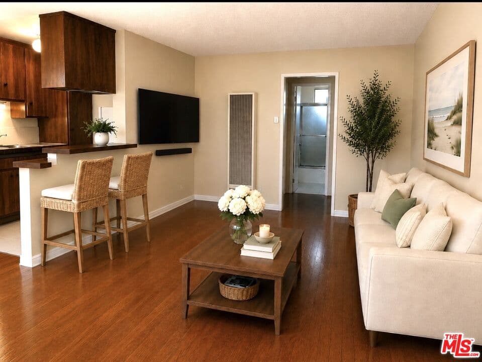 1 bd, 1 ba Apartment in Los Angeles, CA — $1,950/mo — photo 1