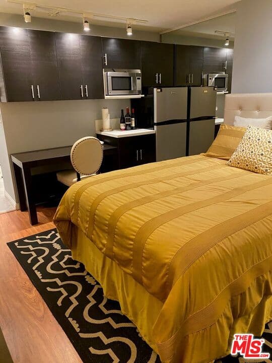 Studio, 1 ba Apartment in Los Angeles, CA — $2,200/mo — photo 2