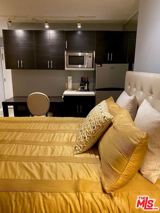 Studio, 1 ba Apartment in Los Angeles, CA — $2,200/mo — photo 1