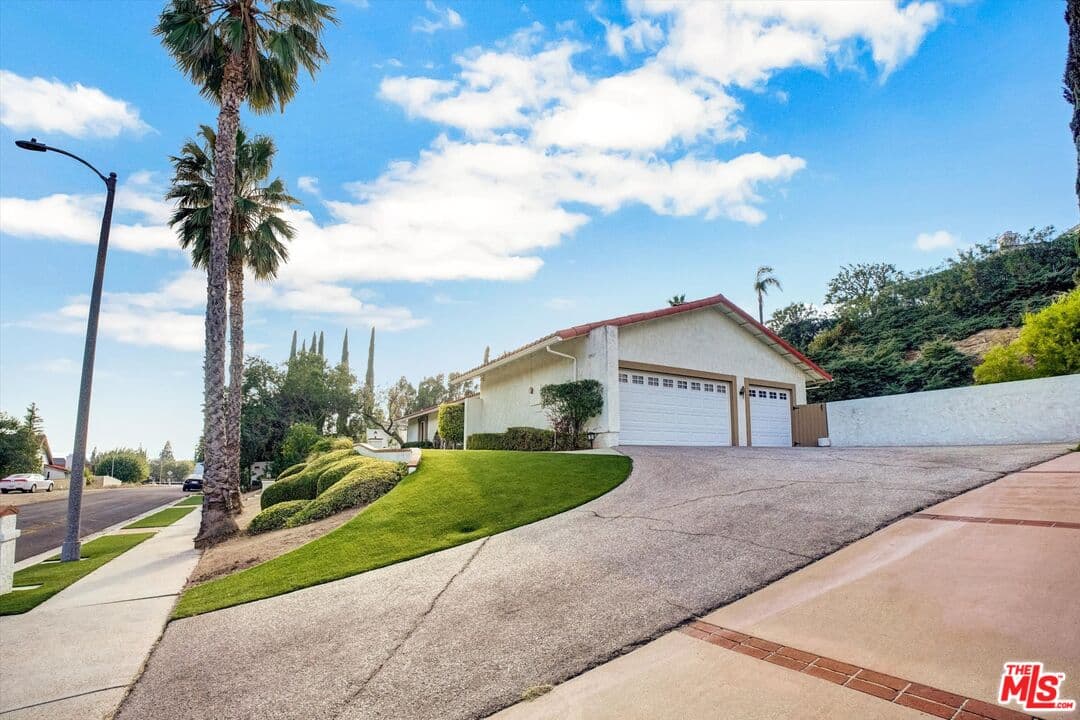 5 bd, 3 ba House in Chatsworth, CA — $5,999/mo — photo 2