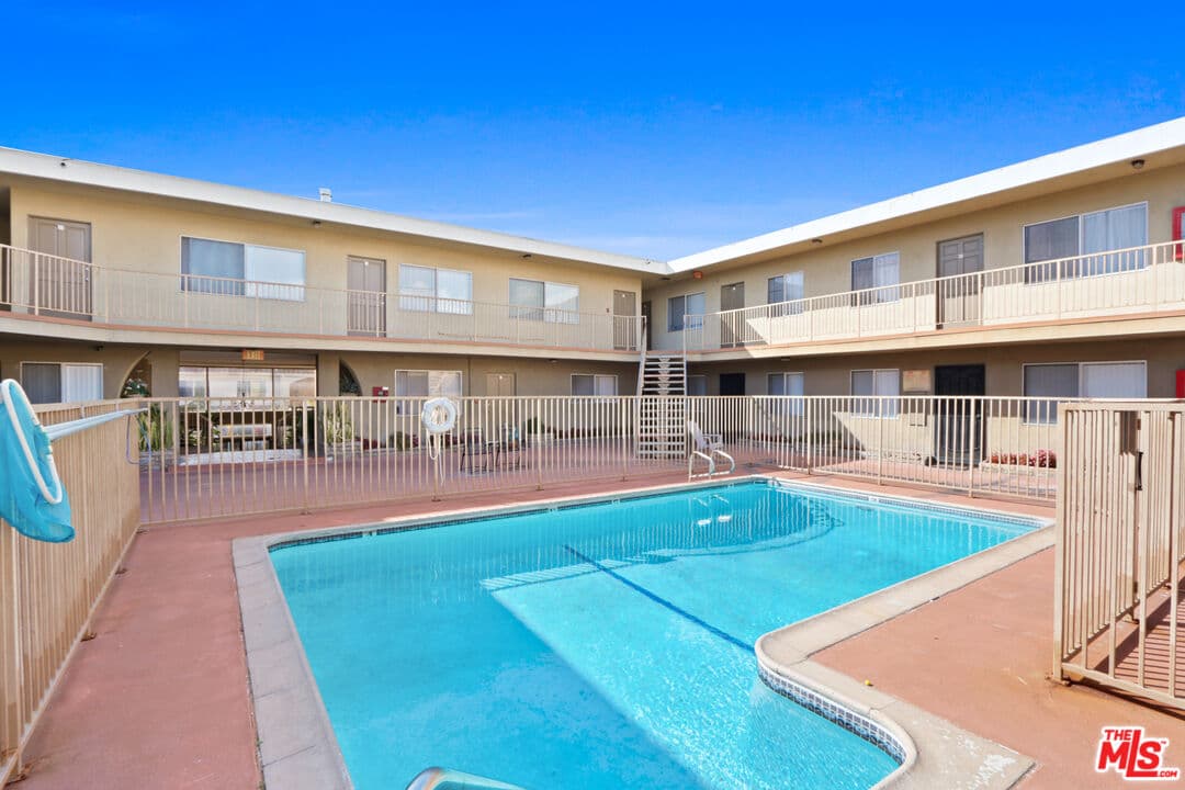 Studio, 1 ba Apartment in Hawthorne, CA — $1,650/mo — photo 2