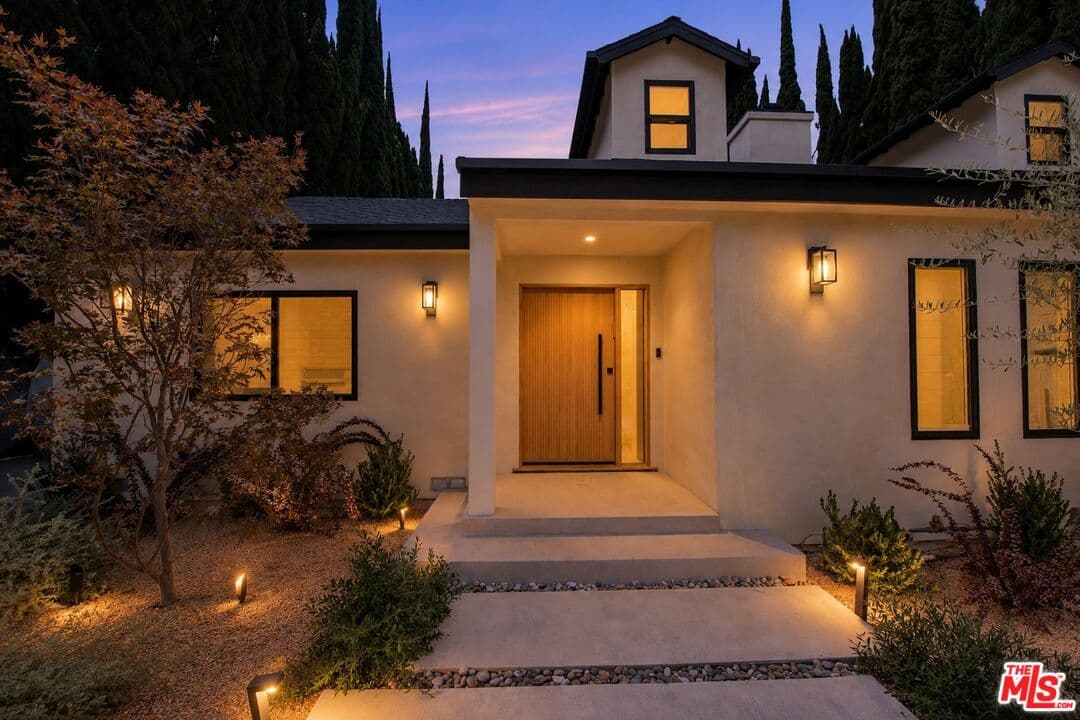 7 bd, 5 ba House in Woodland Hills, CA — $17,000/mo — photo 2