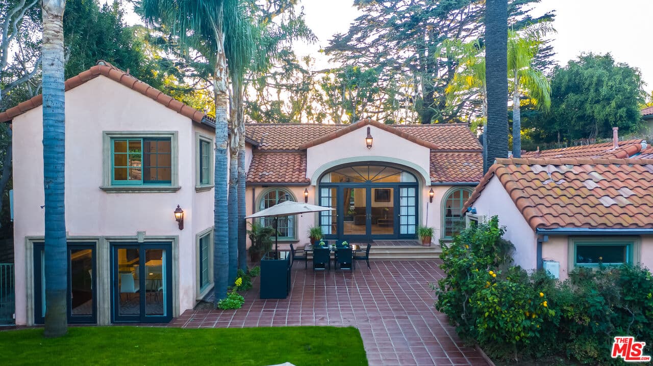 5 bd, 8 ba House in Beverly Hills, CA — $48,000/mo — photo 2