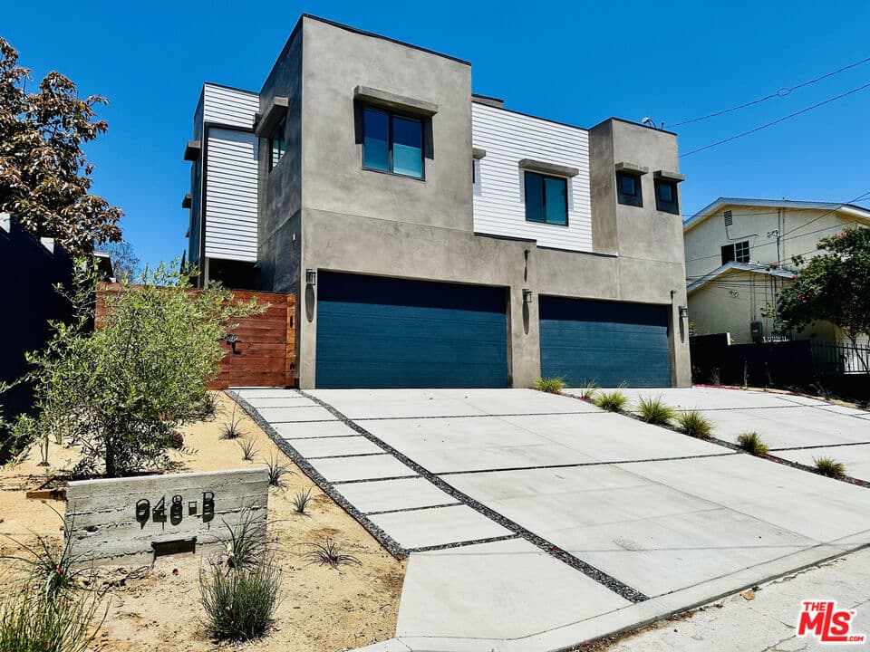 3 bd, 4 ba Townhouse in Inglewood, CA — $5,900/mo — photo 2