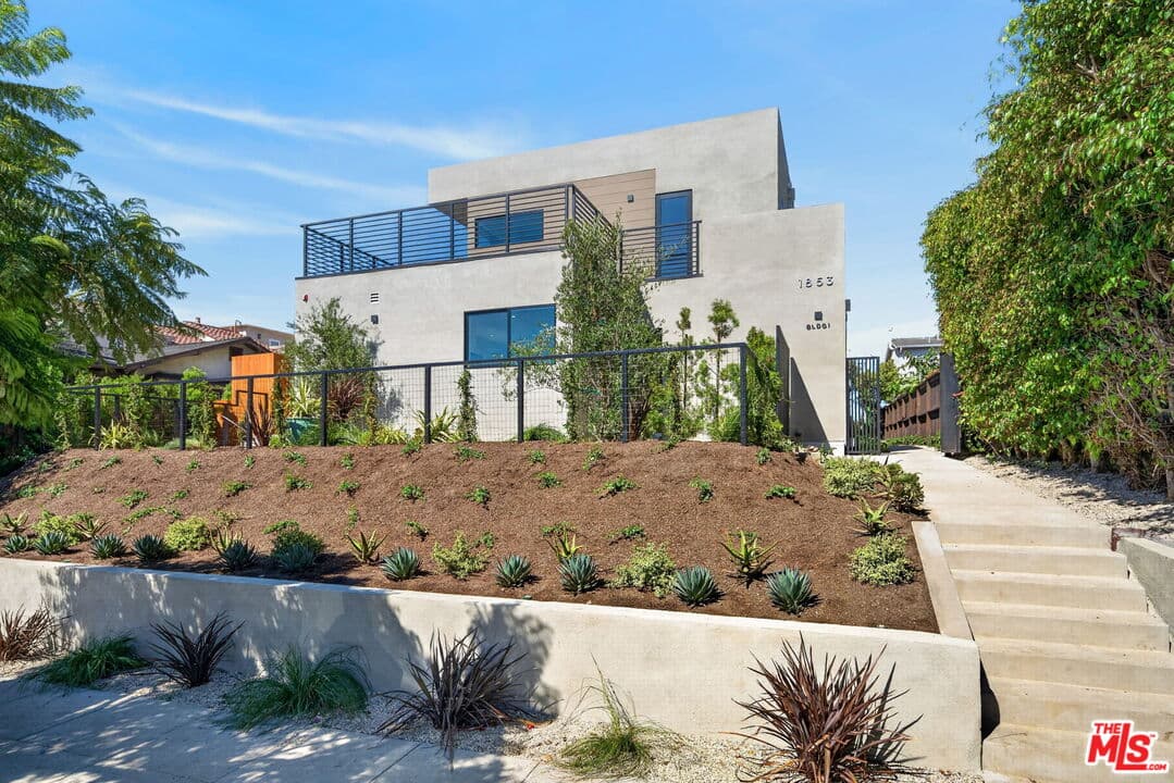 2 bd, 2 ba Apartment in Santa Monica, CA — $5,500/mo — photo 2