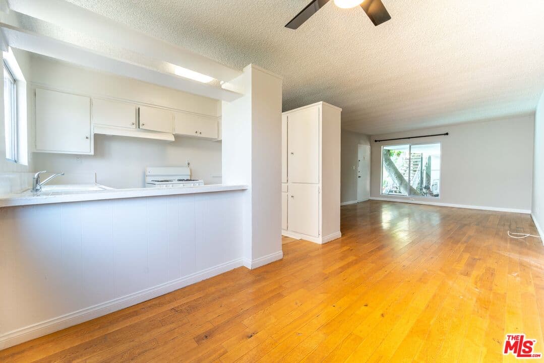 2 bd, 1 ba Apartment in West Hollywood, CA — $2,850/mo — photo 2