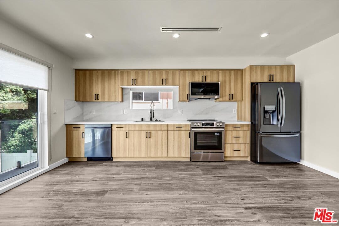 1 bd, 1 ba Townhouse in Los Angeles, CA — $2,495/mo — photo 1