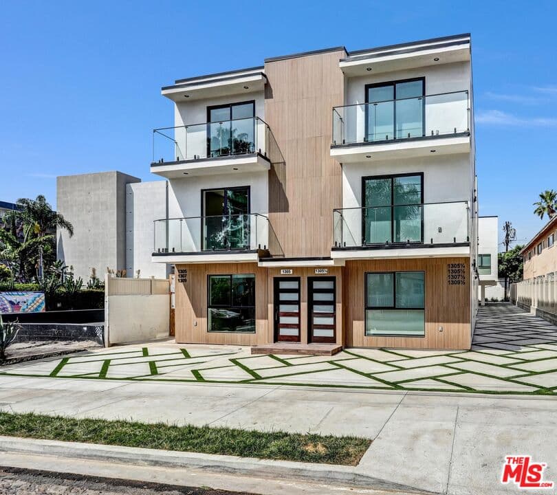 1 bd, 1 ba Townhouse in Los Angeles, CA — $2,495/mo — photo 2