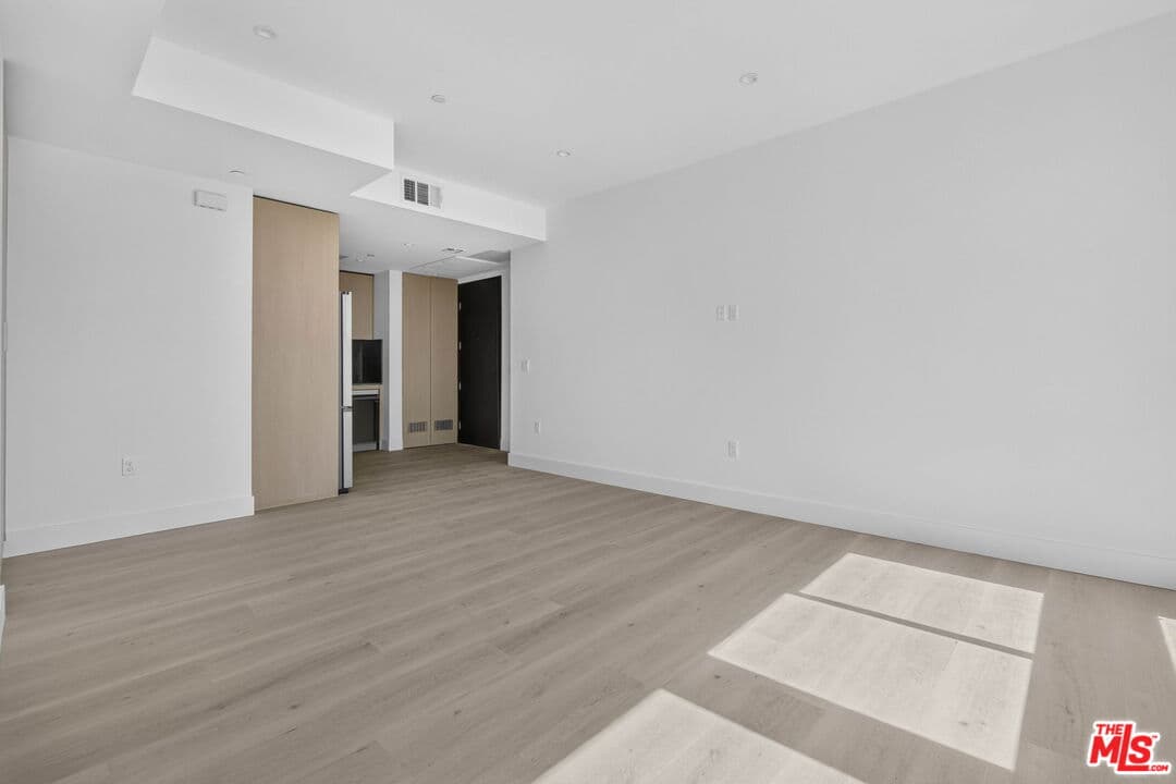 Studio, 1 ba Townhouse in Venice, CA — $2,562/mo — photo 1