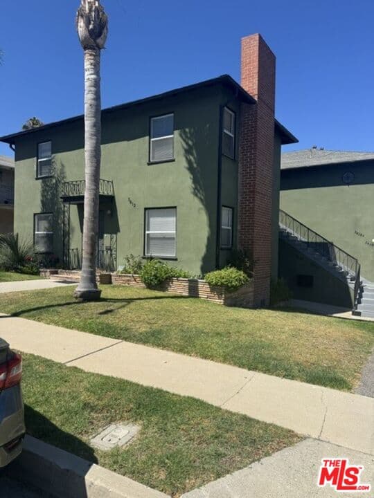 3 bd, 2 ba Townhouse in Los Angeles, CA — $2,950/mo — photo 2