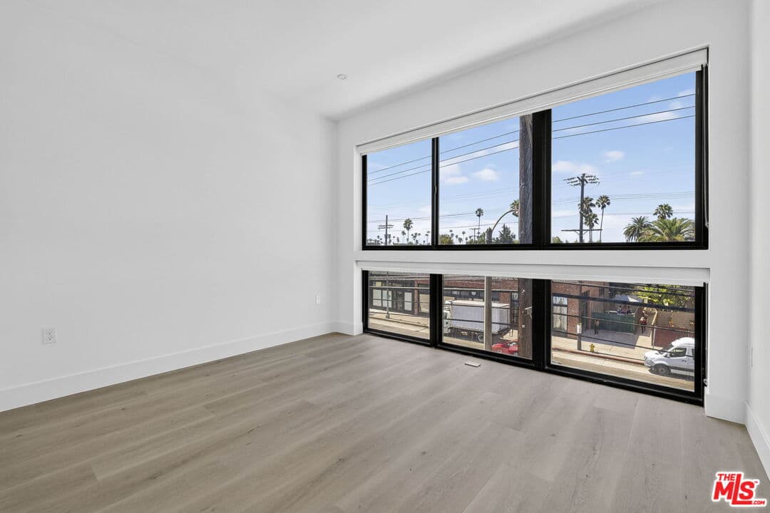 1 bd, 1 ba Townhouse in Venice, CA — $4,171/mo — photo 1