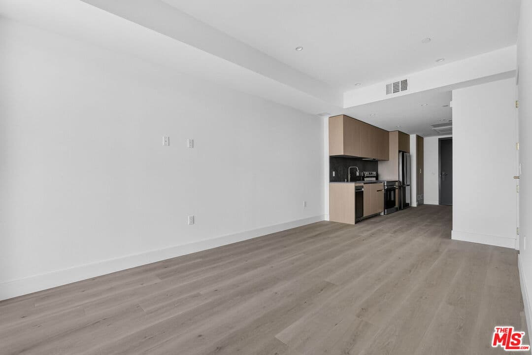 1 bd, 1 ba Townhouse in Venice, CA — $3,208/mo — photo 1