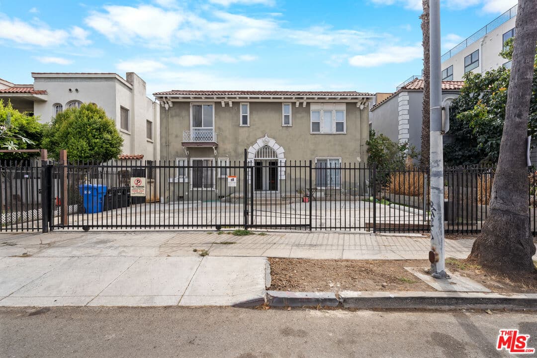 3 bd, 2 ba Apartment in Los Angeles, CA — $3,500/mo — photo 1