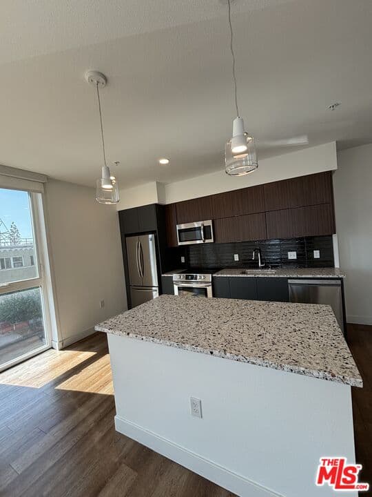 1BR Townhouse in Los Angeles β $2,300/mo