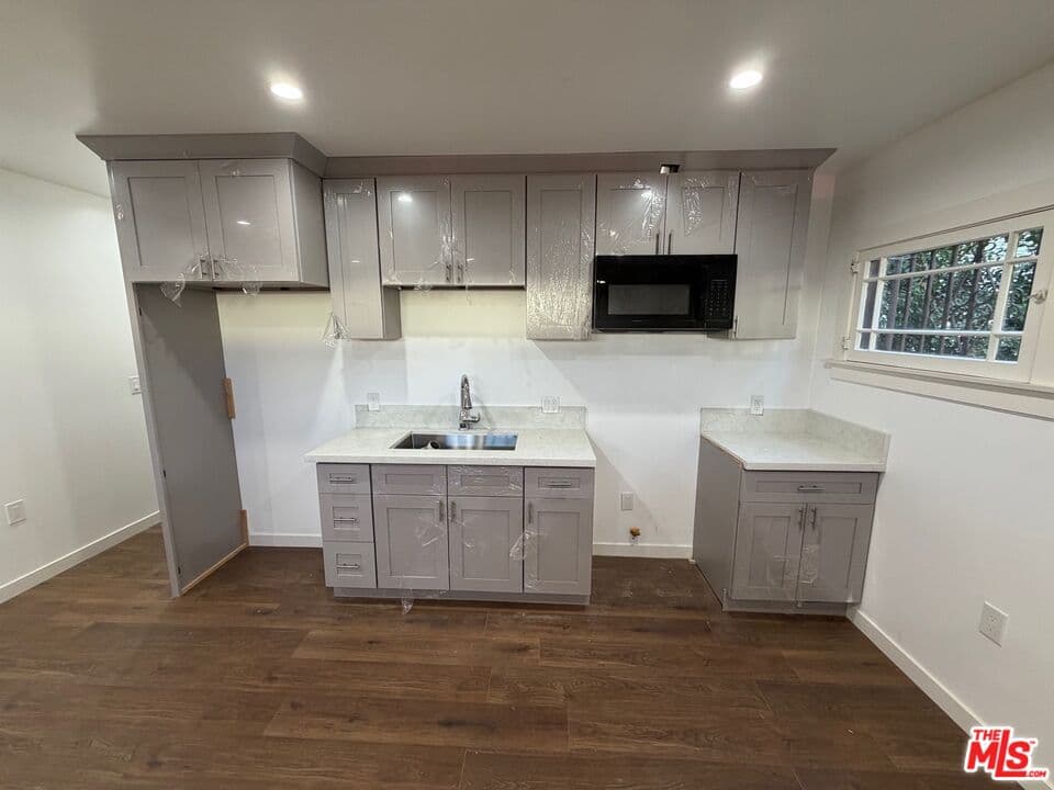 1 bd, 2 ba Townhouse in Los Angeles, CA — $1,800/mo — photo 1