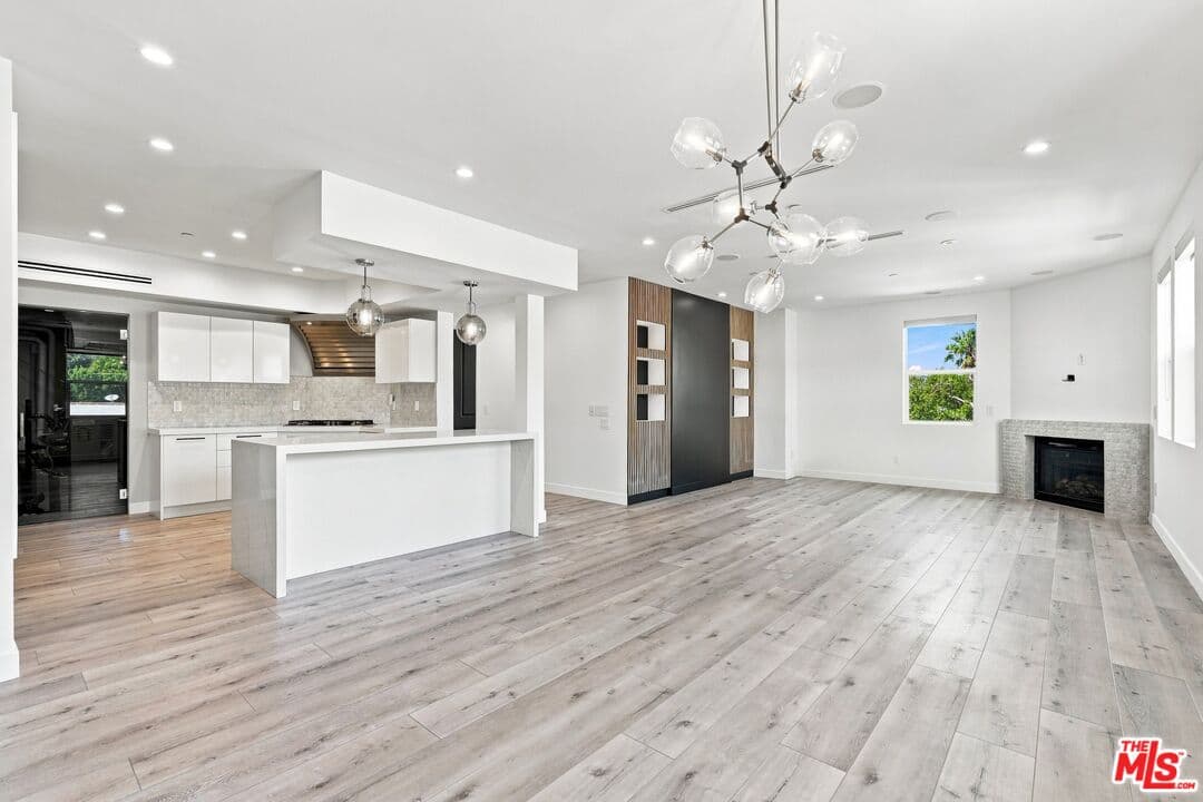 2 bd, 3 ba Condo in West Hollywood, CA — $6,745/mo — photo 2