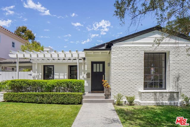 3 bd, 3 ba House in Santa Monica, CA — $15,200/mo — photo 2