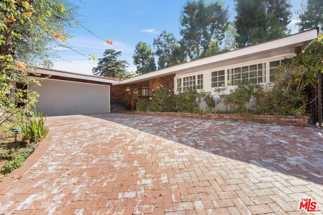 3 bd, 2 ba House in Woodland Hills, CA — $4,495/mo — photo 1